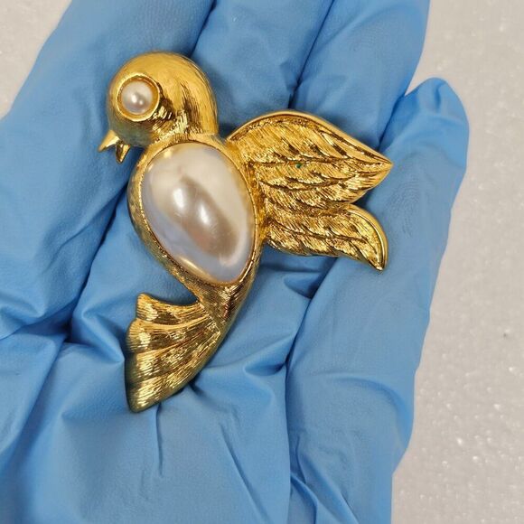 Vintage Napier Bird Brooch Pin Hummingbird Faux Pearl Cabochon Gold Tone Metal - Picture 8 of 8